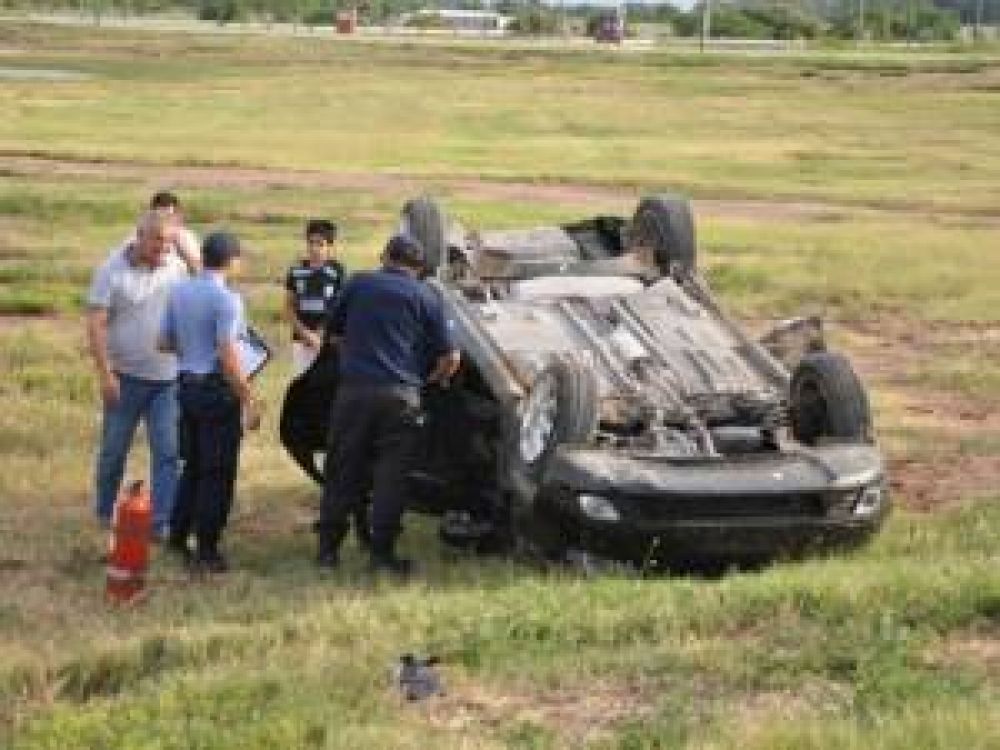 Villa Mercedes: una familia herida tras volcar en un auto
