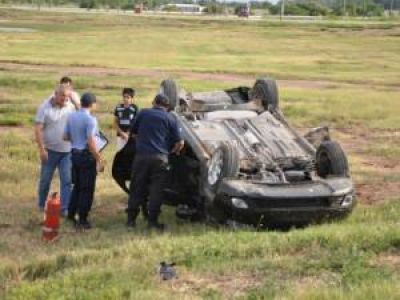 Villa Mercedes: una familia herida tras volcar en un auto
