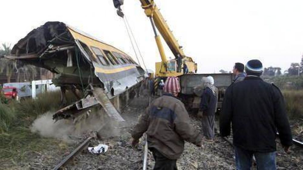 Descarrila un tren con soldados en Egipto: hay 19 muertos