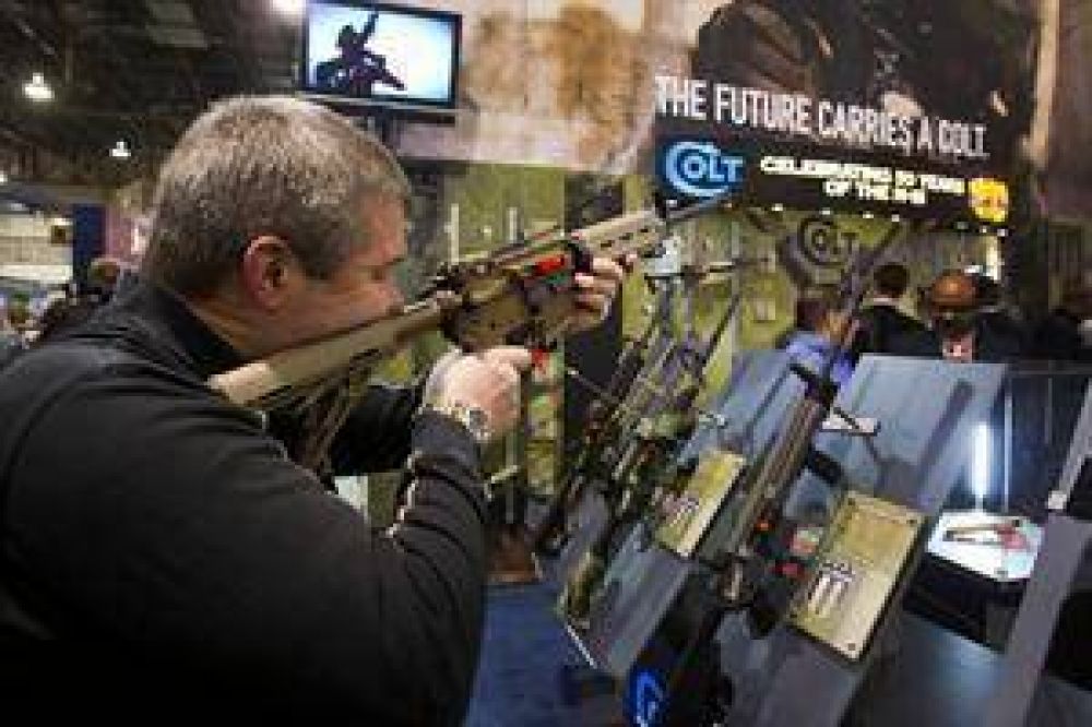 Ante el anuncio de nuevas leyes, los norteamericanos salen a comprar armas