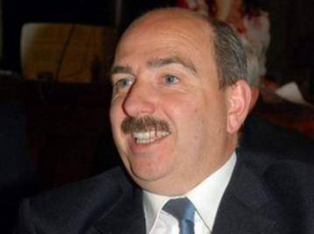 Brito: El Ejecutivo dice que es compatible pero arregla "papeles" 