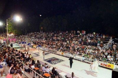 La ciudad de 25 de Mayo estren� la edici�n 2013 de su gran carnaval