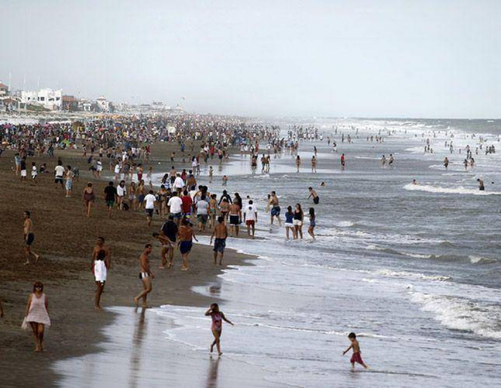 Las dos caras de Pinamar durante el recambio tur�stico