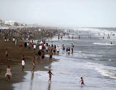 Las dos caras de Pinamar durante el recambio tur�stico