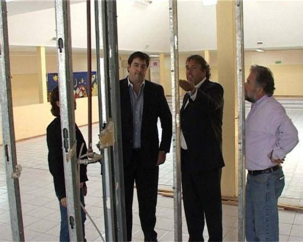 Ivovich recorri� obras en establecimientos educacionales de esta capital