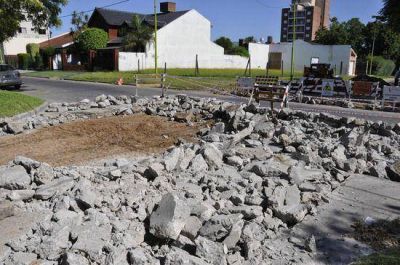 El Municipio avanza en la realizaci�n de las obras de bacheo en calle Belgrano