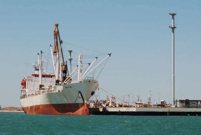 Carga fruta el primer buque de la temporada en SAE