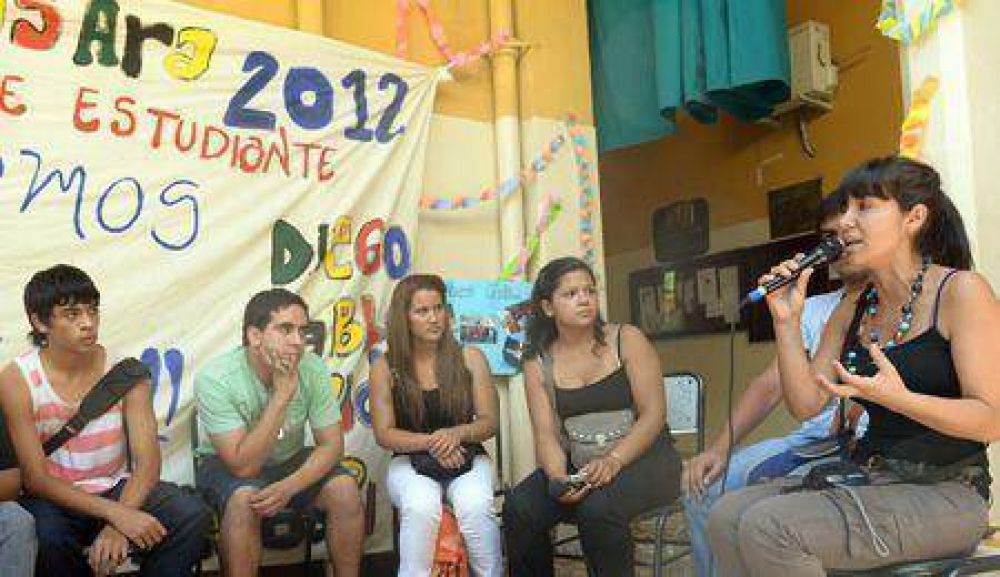 J�venes mendocinos debatieron sobre normas de convivencia y el voto a los 16
