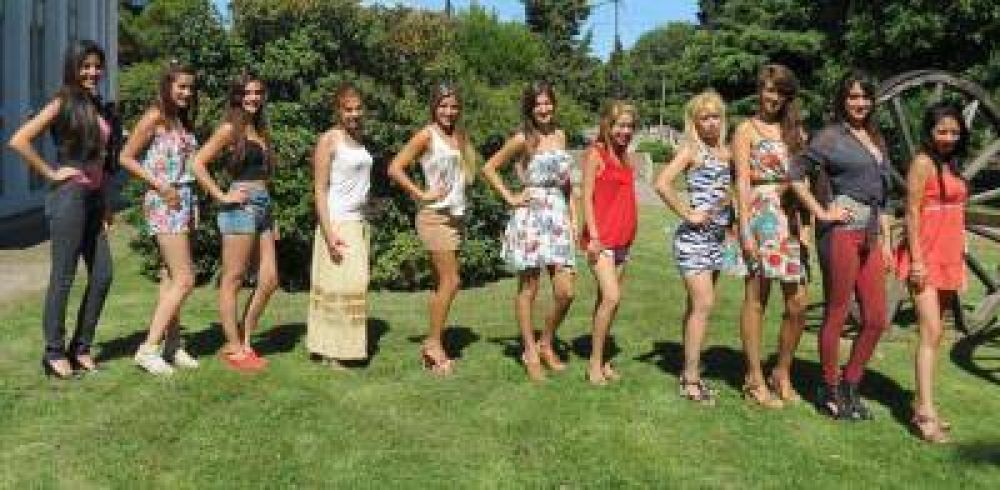 Presentaci�n oficial de las 11 aspirantes a Reina del Mar y el Acampante