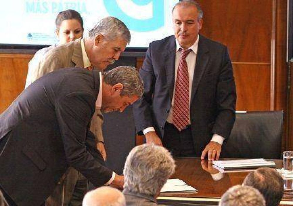 Avellaneda: Ferraresi y firm� un convenio por el Plan �M�s Cerca�