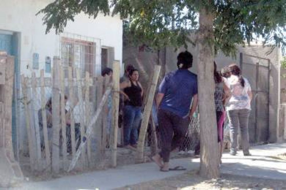 Trelew: acuchillan a un hombre frente a su casa y muere camino al hospital