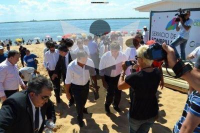 Con 37 �C de t�rmica Boudou recorri� obras en playa Arazaty