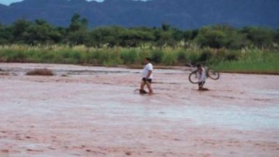 Fiambal�: quedaron 300 personas aisladas por la crecida del r�o Abauc�n