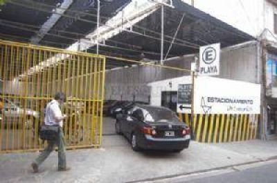 Playas de estacionamiento, desacuerdo de propietarios con el horario corrido