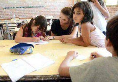Brindan apoyo escolar para reforzar conocimientos y bajar repitencia 