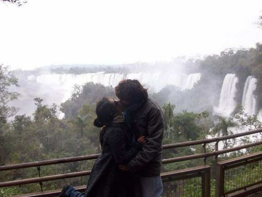 Las Cataratas del Iguaz�, entre los sitios recomendados para robar un beso en San Valent�n