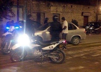 En operativos detectaron menores al volante, motociclistas sin cascos y taxis truchos