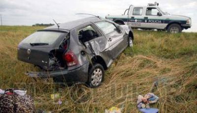 Una familia de Mendoza volc� en la ruta 226