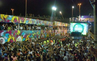 Una multitud disfrut� del "Carnaval mais Cuartetero"
