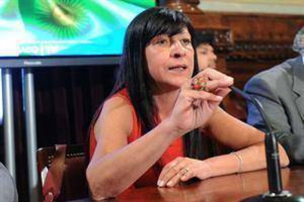 Diana Conti: "Me gustara que el pueblo pidiera la reeleccin de Cristina"