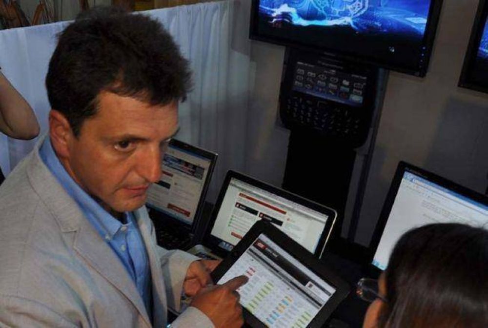 Le contest� a Moyano