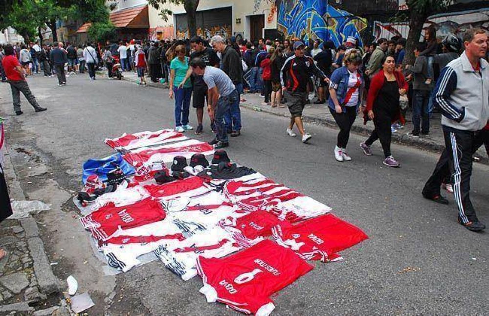 Extensas filas para las entradas por River-Boca