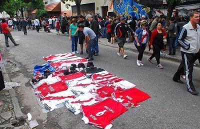Extensas filas para las entradas por River-Boca