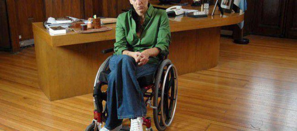 Michetti: ��Con qu� autoridad la Presidenta twittea sobre c�mo deber�a manejarse el servicio?�