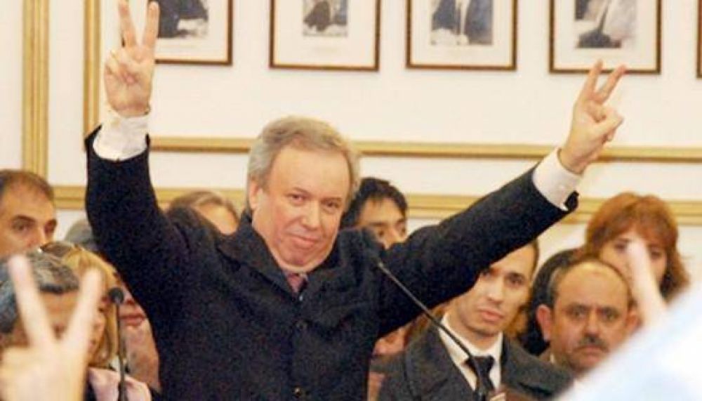 Peralta pidi� la renuncia de la totalidad de sus ministros