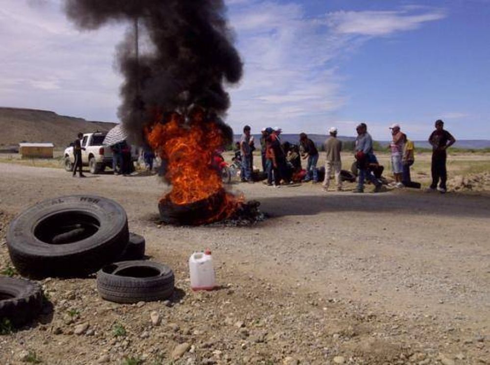 Protesta de desocupados por ingresos a minera Trit�n
