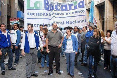 Paritarias: bancarios cerraron un acuerdo por tres meses y pedir�n 23% en 2013