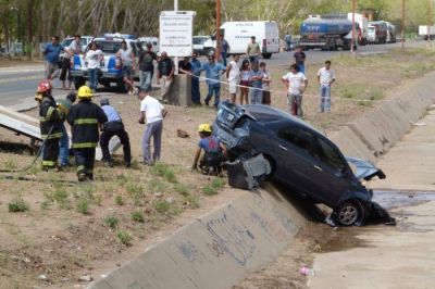 Perdi� el control y se fue al "canalito" de Cutral Co