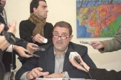 Foulkes firm� el decreto que llama a votar el 17 de marzo