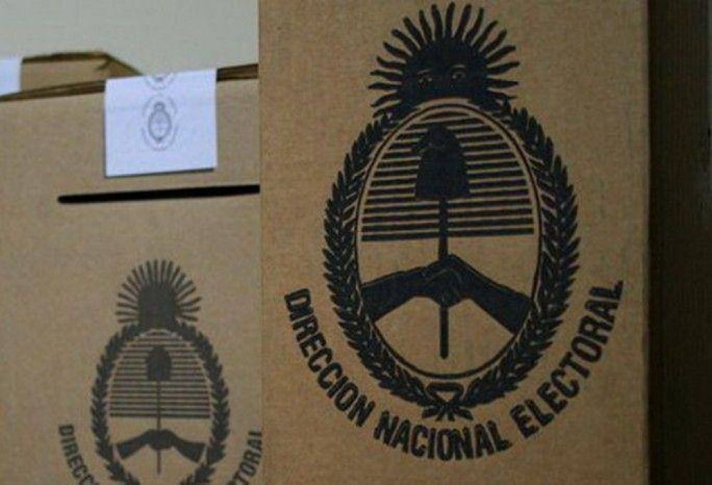 Ahora los azules y la Corriente Peronista se disputan el desdoblamiento de elecciones