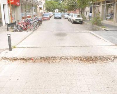 Quejas por residuos en las esquinas y calles en mal estado