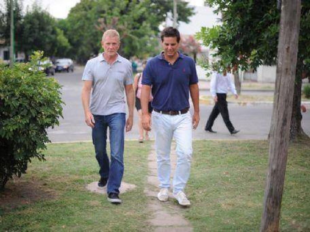 Gonzalo Atanasof inaugur� un nuevo local en La Plata junto a De Narv�ez, y se habl� de la coparticipaci�n
