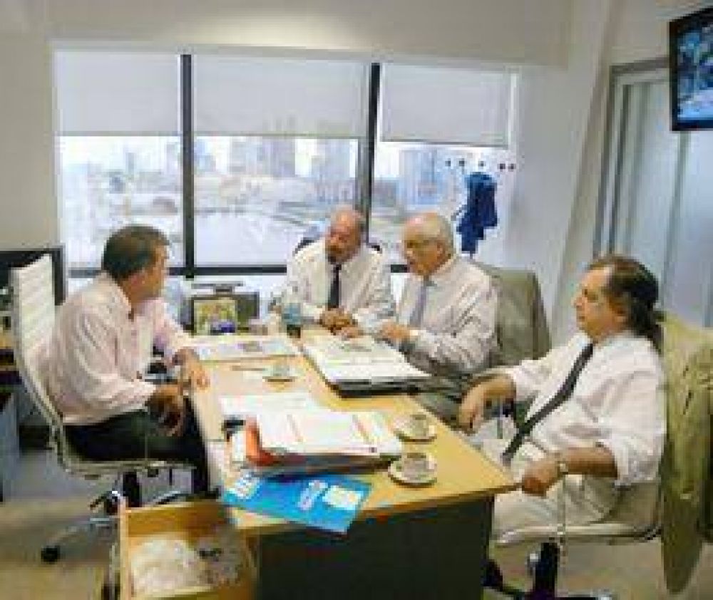 Fern�ndez Vi�a con funcionarios de la ANSV  