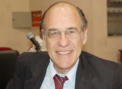 "La emergencia social est� esperando decisiones y no injurias al voleo"	