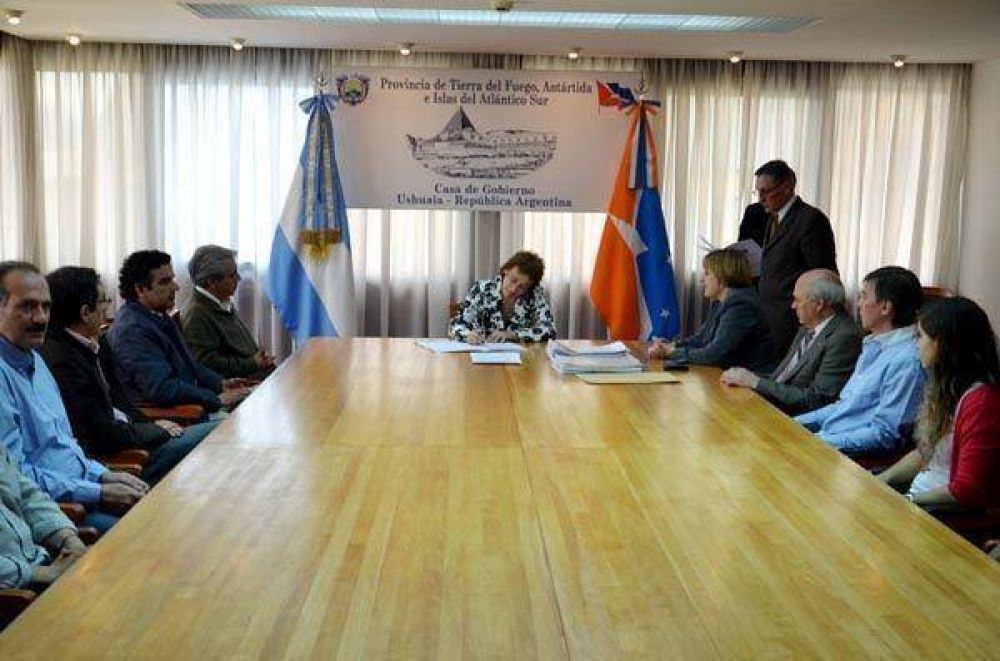 Se reactivan las obras del barrio Felipe Varela y se ampliar�n los Jardines 5 y 11 de R�o Grande 
