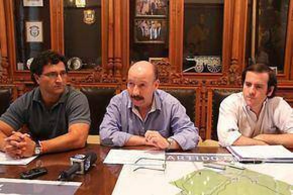 El intendente Inza dio detalles del plan de fortalecimiento de la salud p�blica