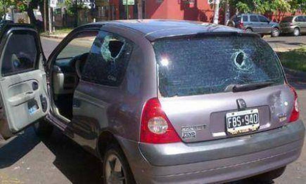 Pelea entre j�venes dej� como saldo cuatro detenidos y un auto roto 