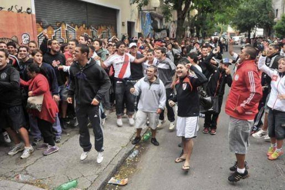 El Minella le qued� chico a River � Boca; el f�tbol desbordante