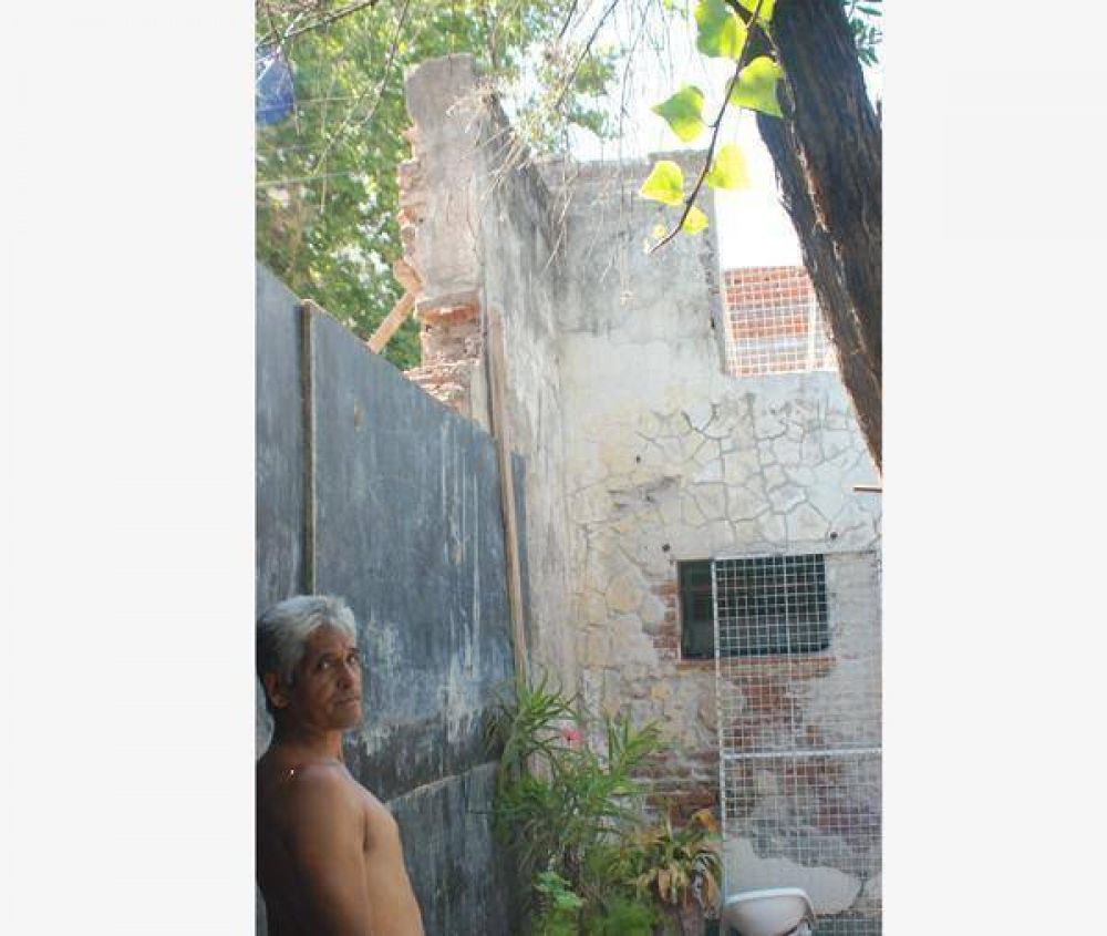 Una familia vive con temor por peligro de derrumbe de su casa