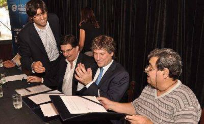 Boudou, Sileoni y Bossio firmaron convenios con Curto