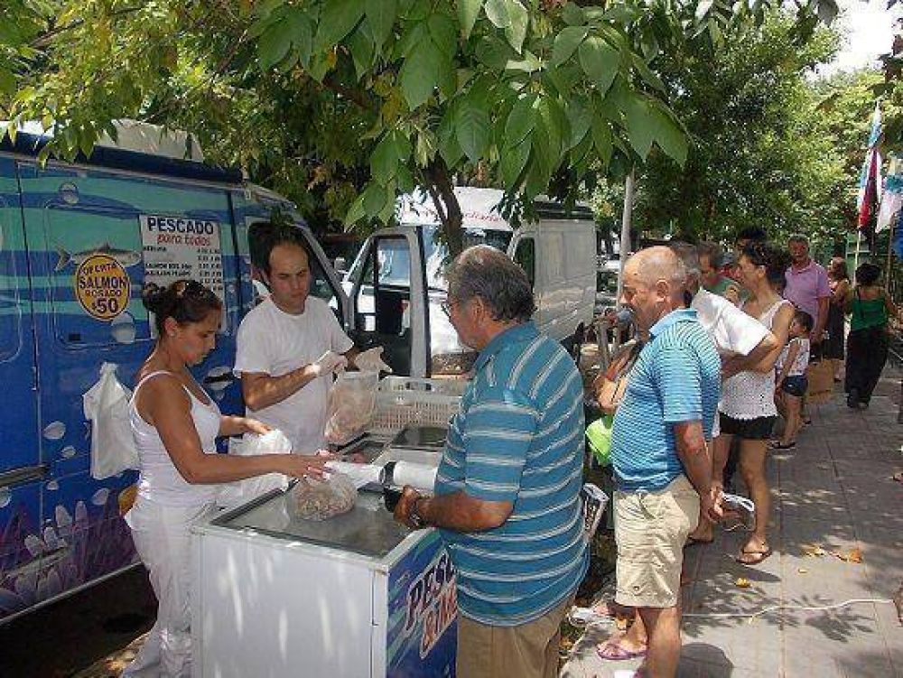 El cami�n de �Pescado para Todos� se hizo presente en Villa Martelli