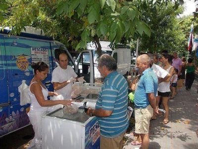 El cami�n de �Pescado para Todos� se hizo presente en Villa Martelli