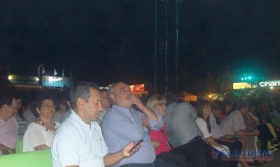 Con miembros de su gabinete, el Gobernador participa de la Fiesta Grande