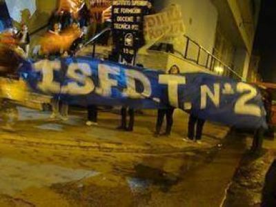 Aclaraci�n de gestiones municipales respecto al cierre de carreras del Instituto Dos