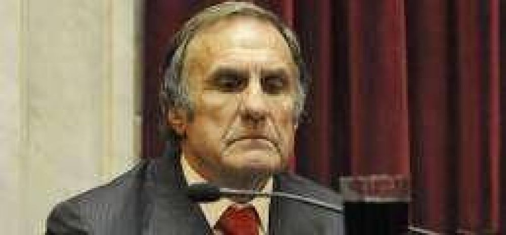 Reutemann confirm� su candidatura y plante� una elecci�n "a todo o nada" 