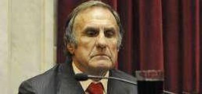 Reutemann confirm� su candidatura y plante� una elecci�n "a todo o nada" 